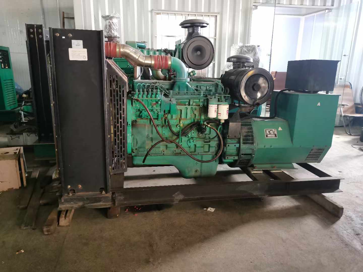 元阳发电机租赁如何确定电缆的承载电流是否在安全范围内？