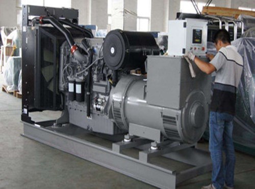 元阳柴油发电机组和储能设备配合使用的案例